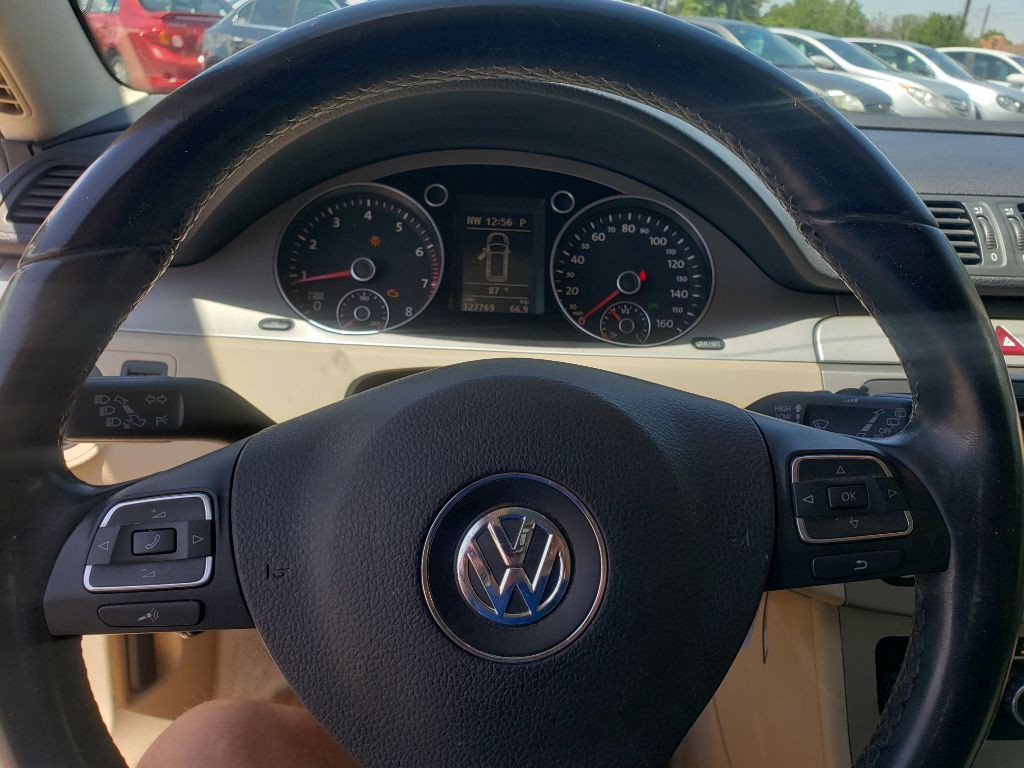 2010 Volkswagen Passat Image 16