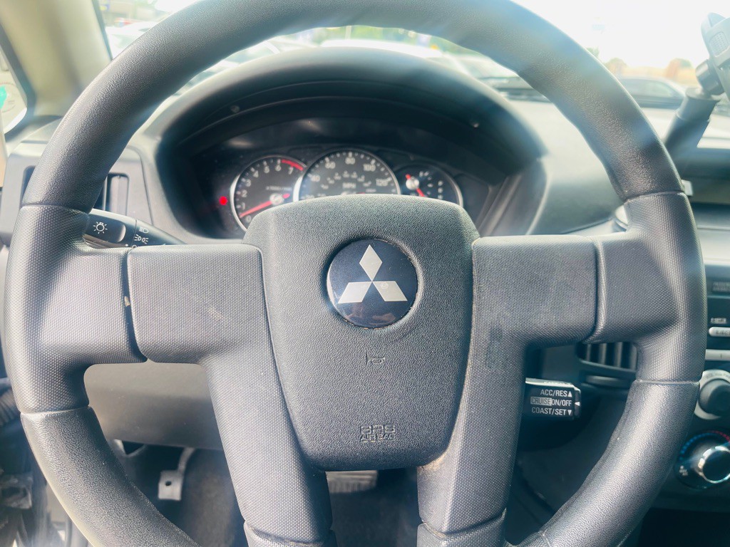 2011 Mitsubishi Endeavor Image 12