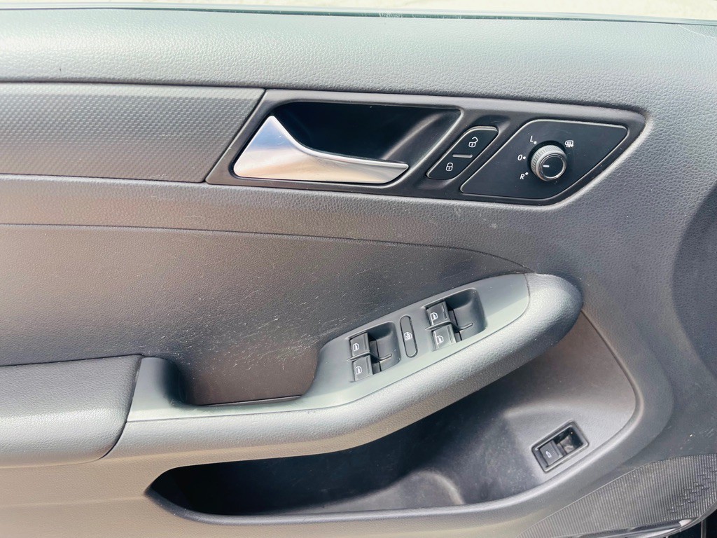 2016 Volkswagen Jetta Image 9