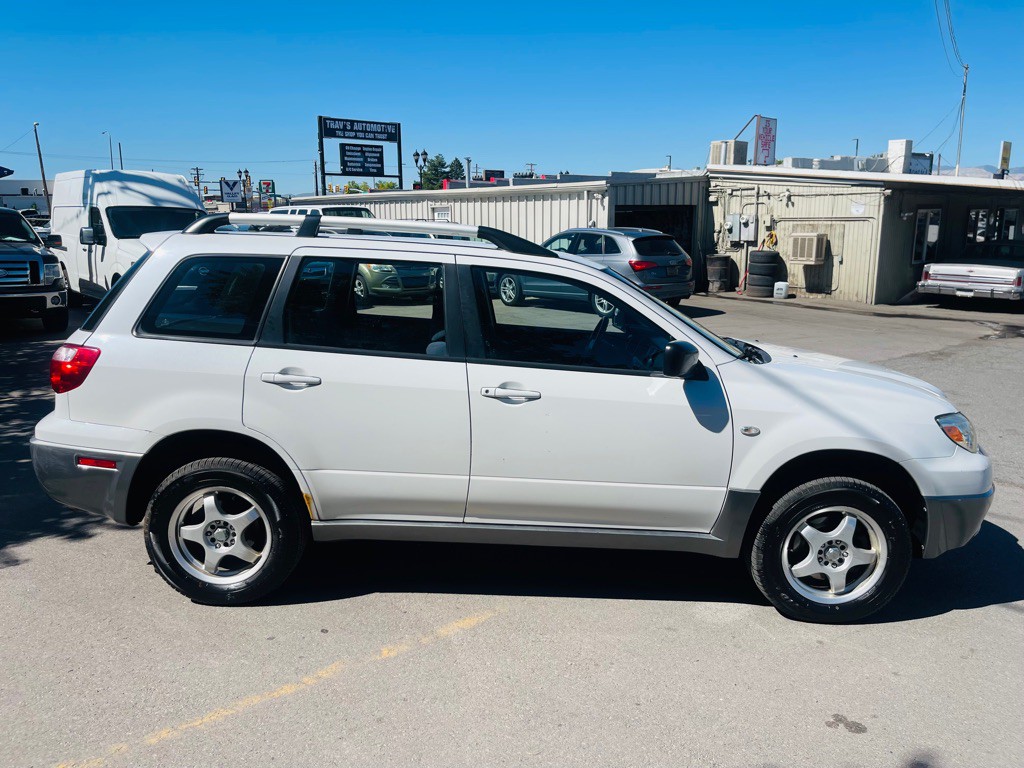 2006 Mitsubishi Outlander Image 4