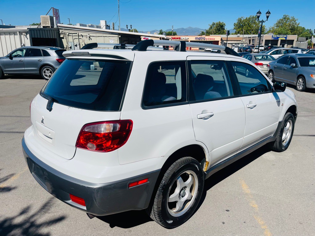2006 Mitsubishi Outlander Image 5