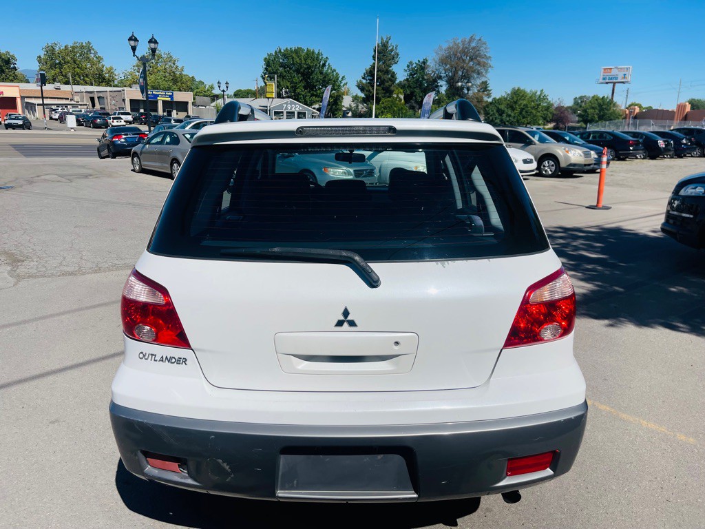2006 Mitsubishi Outlander Image 6