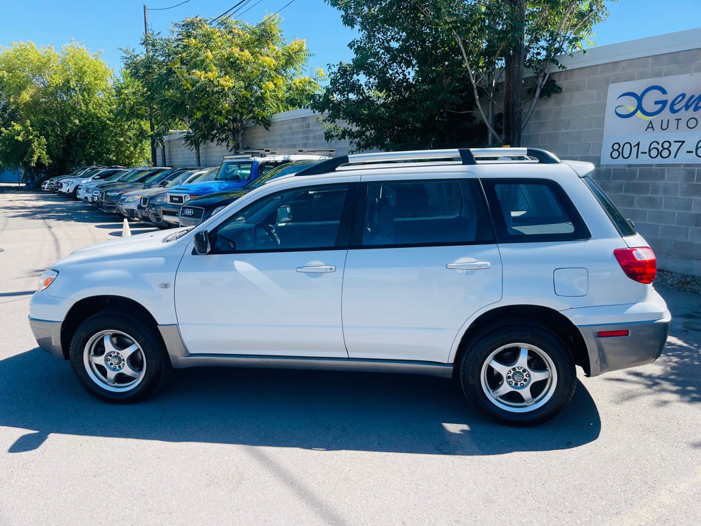 2006 Mitsubishi Outlander Image 8
