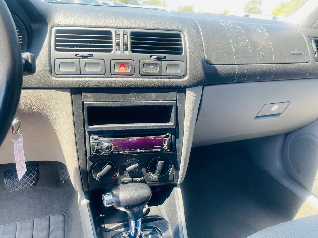 2003 Volkswagen Jetta Image 14