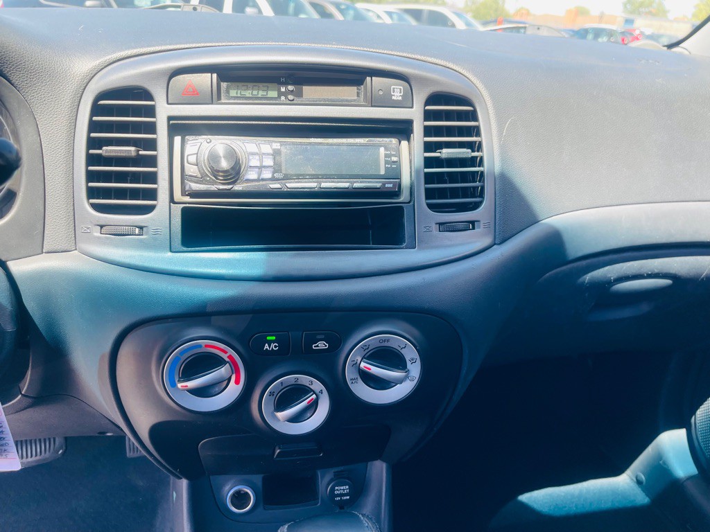 2007 Hyundai Accent Image 15