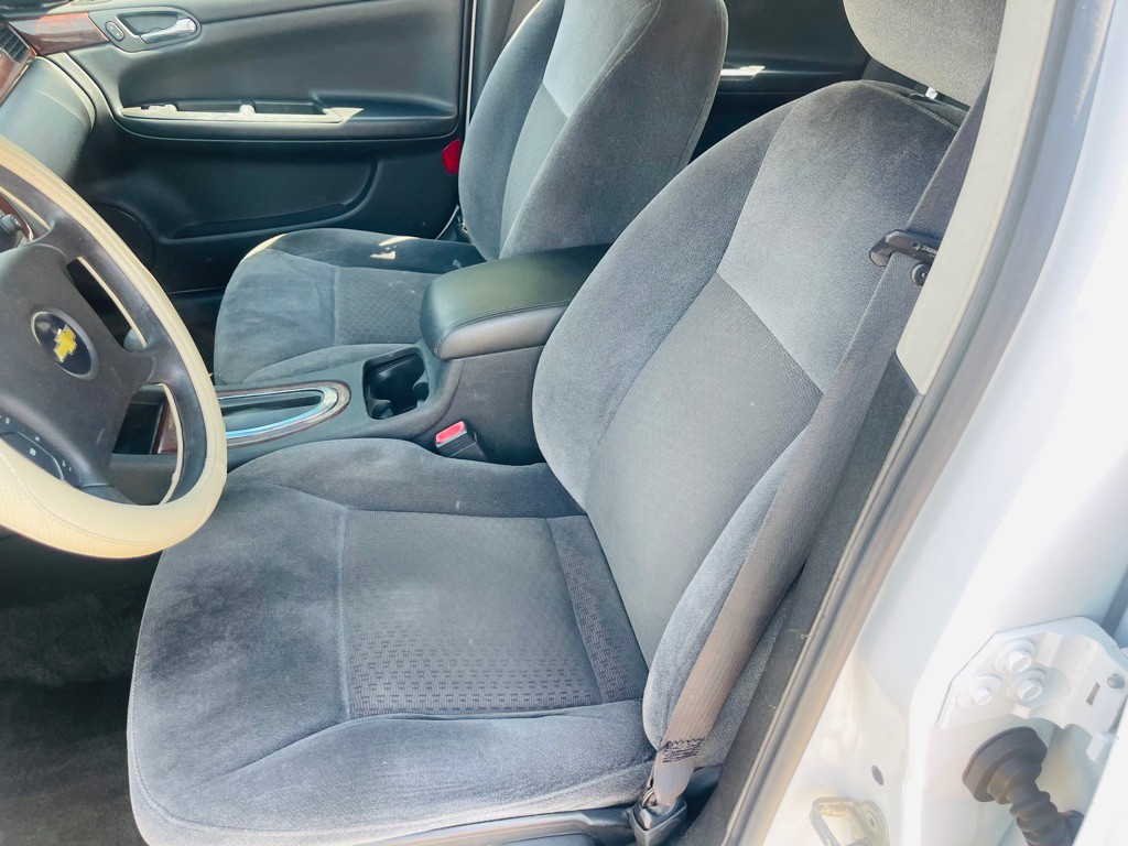 2011 Chevrolet Impala Image 10