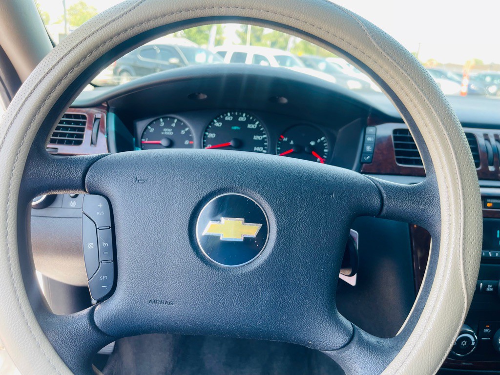 2011 Chevrolet Impala Image 12