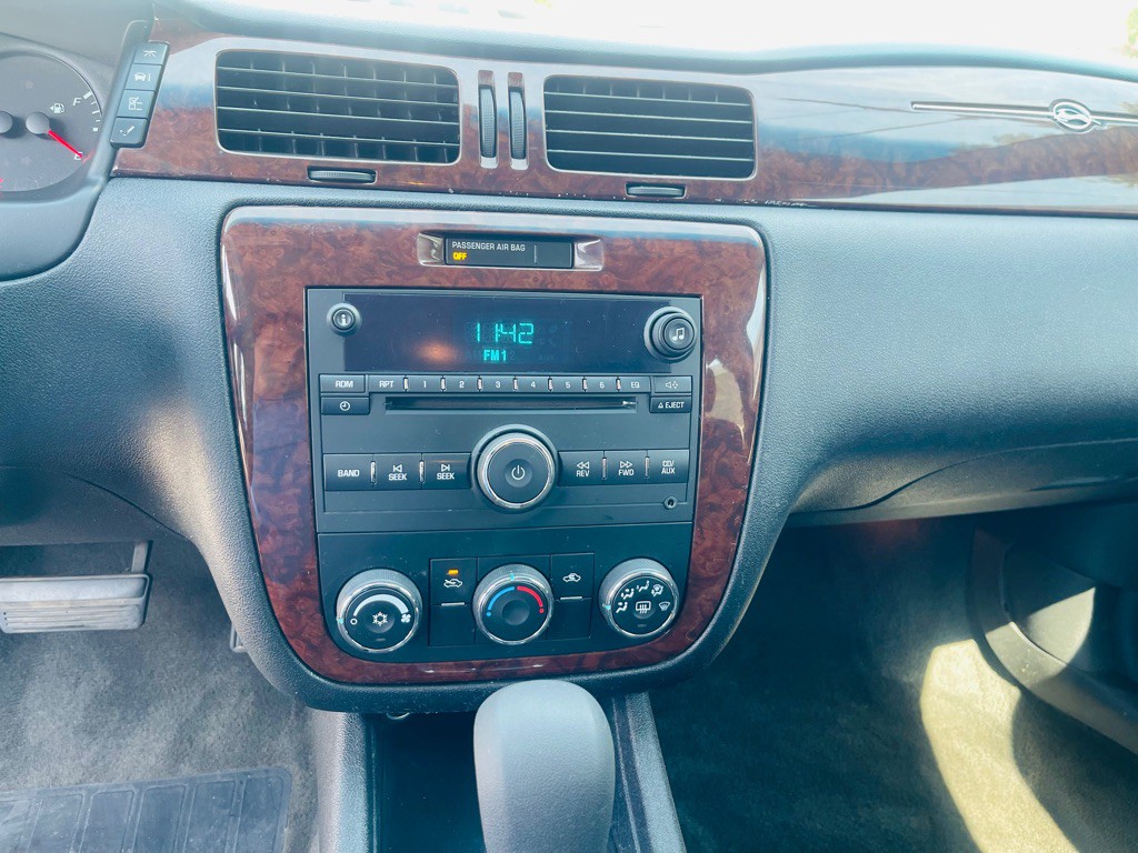 2011 Chevrolet Impala Image 14