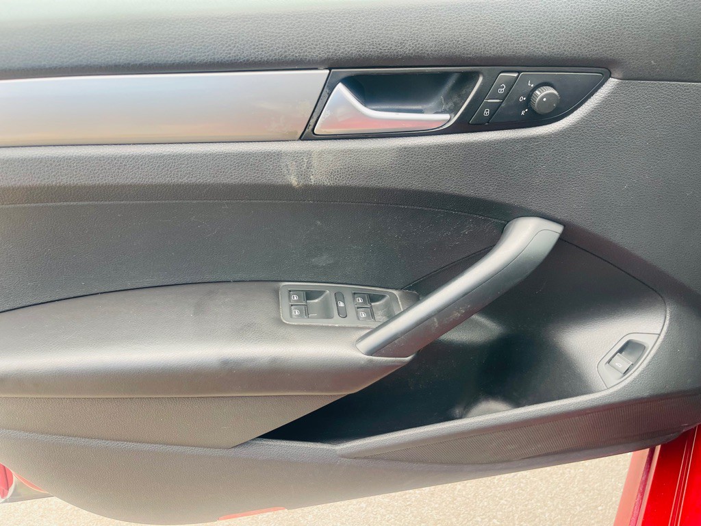 2015 Volkswagen Passat Image 9