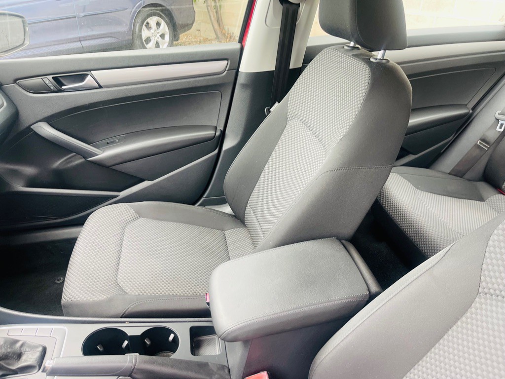 2015 Volkswagen Passat Image 11