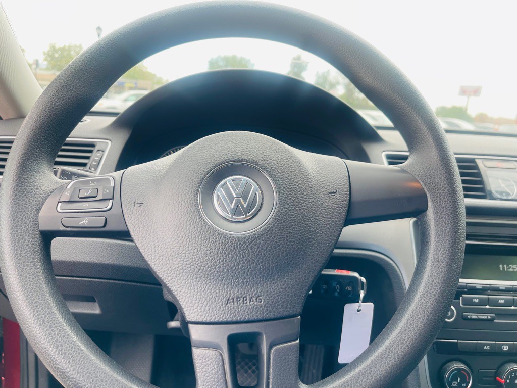 2015 Volkswagen Passat Image 12