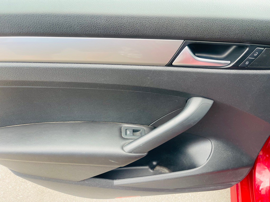 2015 Volkswagen Passat Image 15