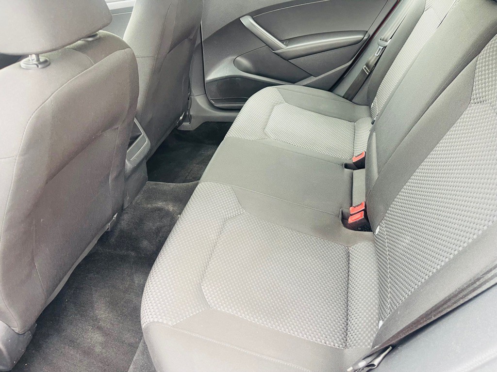 2015 Volkswagen Passat Image 17