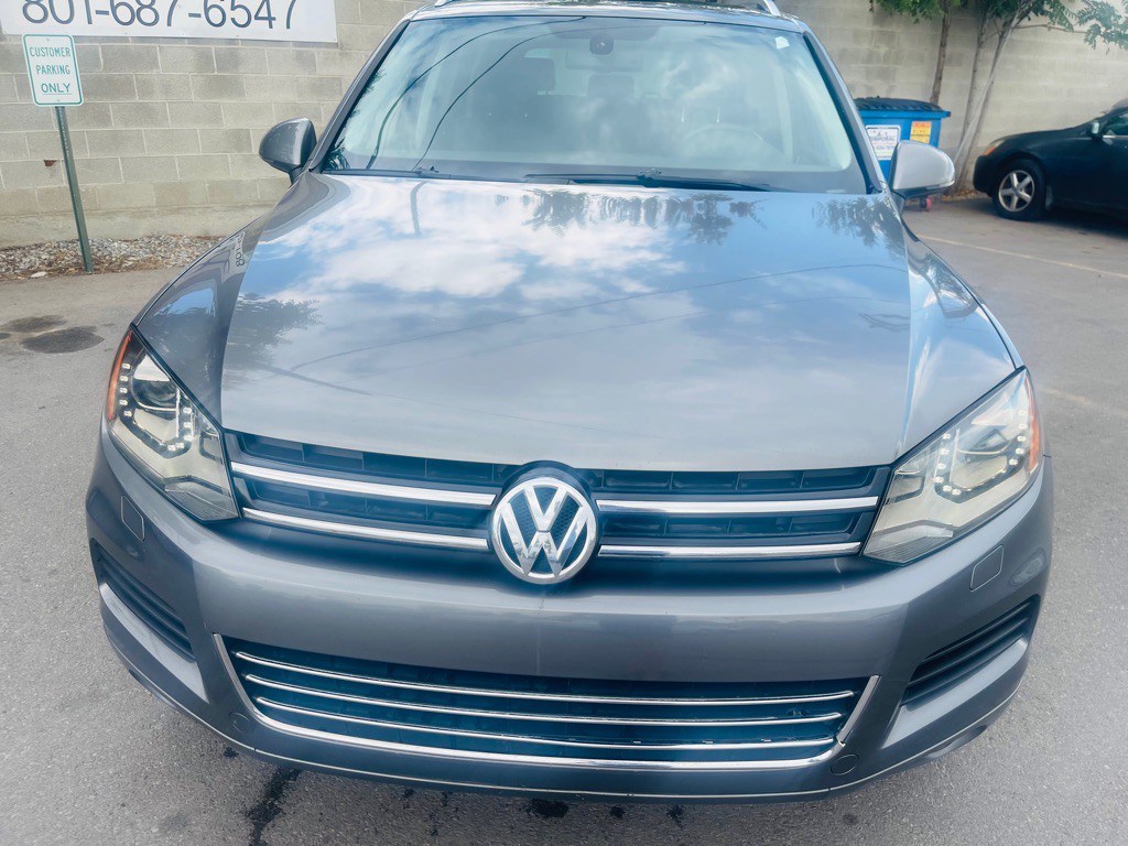 2012 Volkswagen Touareg Image 2
