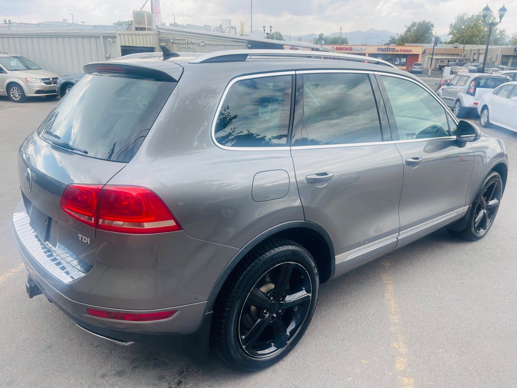 2012 Volkswagen Touareg Image 5