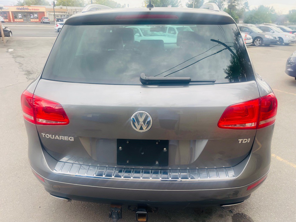 2012 Volkswagen Touareg Image 6
