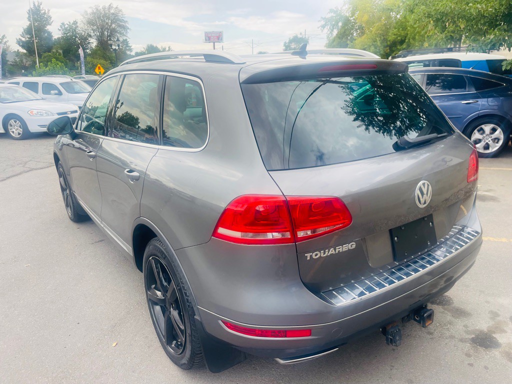 2012 Volkswagen Touareg Image 7