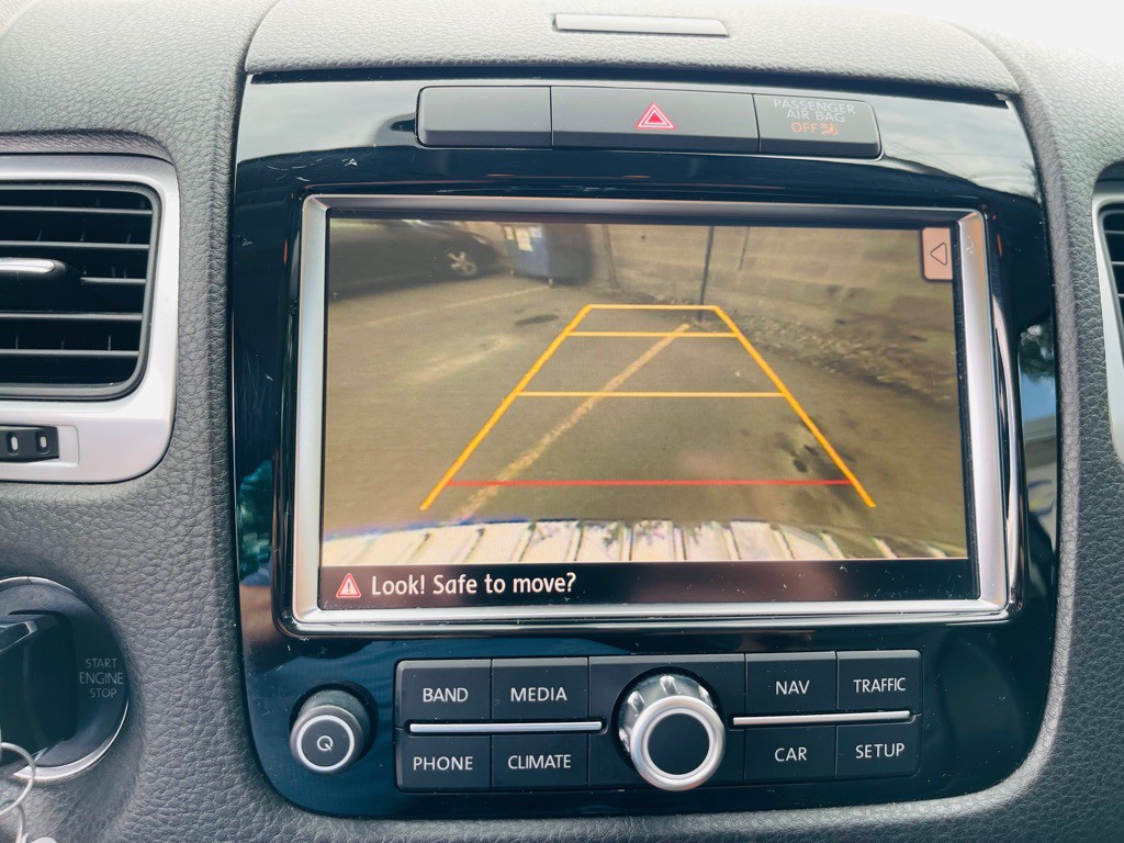 2012 Volkswagen Touareg Image 15