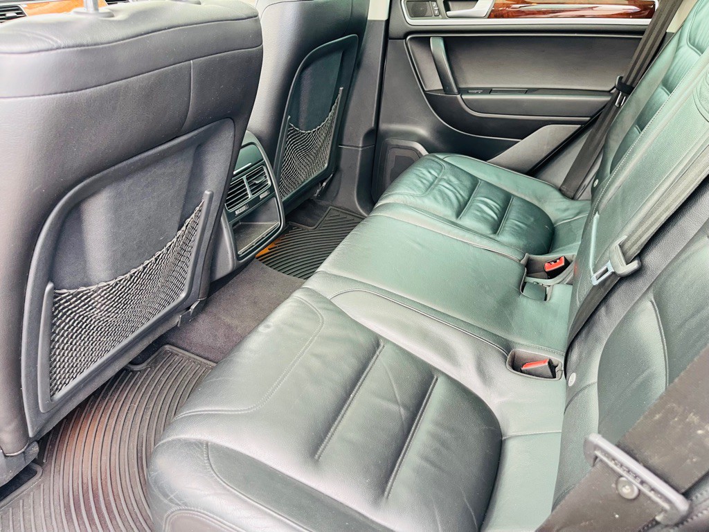 2012 Volkswagen Touareg Image 19