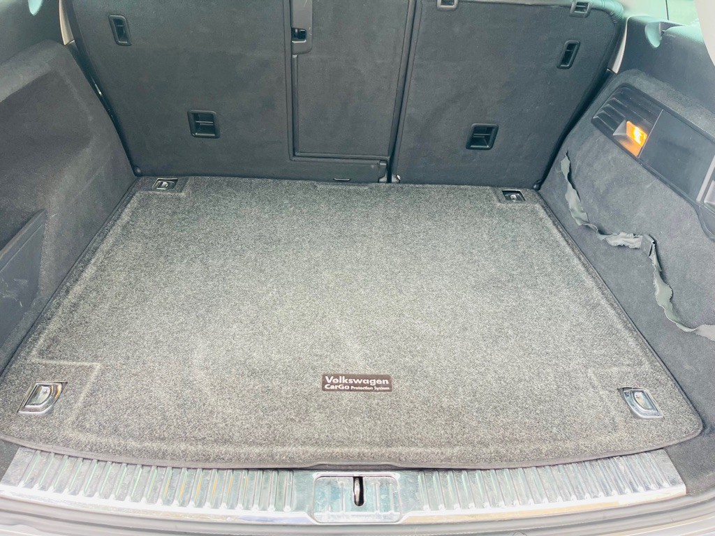 2012 Volkswagen Touareg Image 22