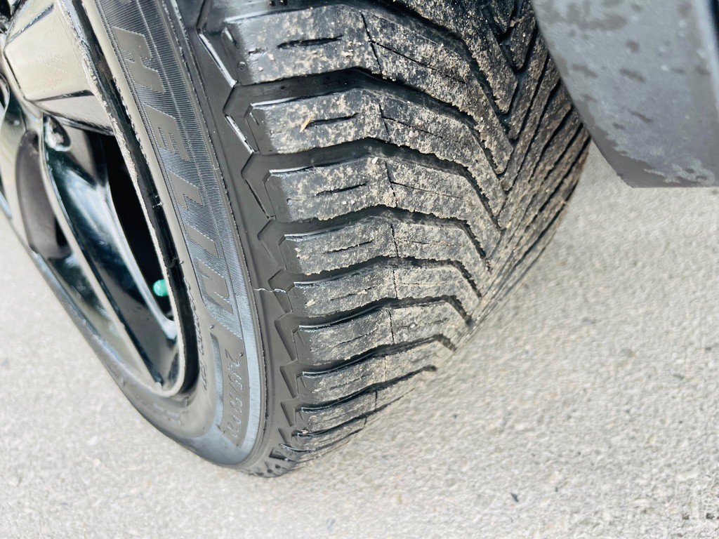 2012 Volkswagen Touareg Image 30
