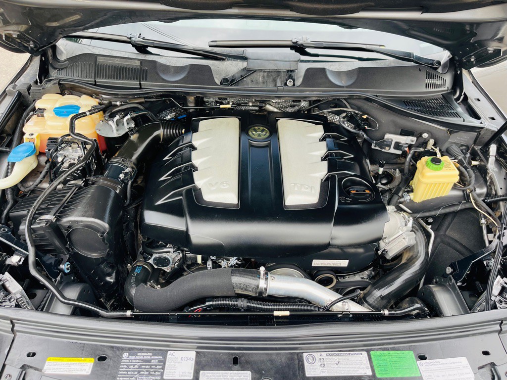 2012 Volkswagen Touareg Image 31