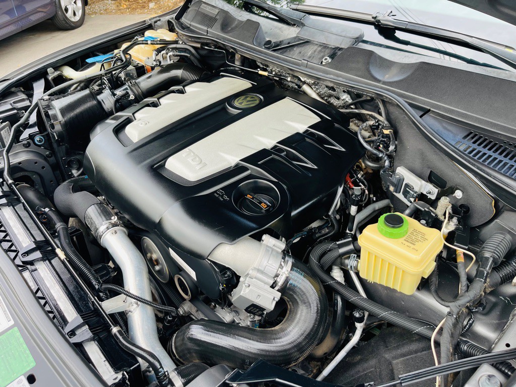 2012 Volkswagen Touareg Image 33