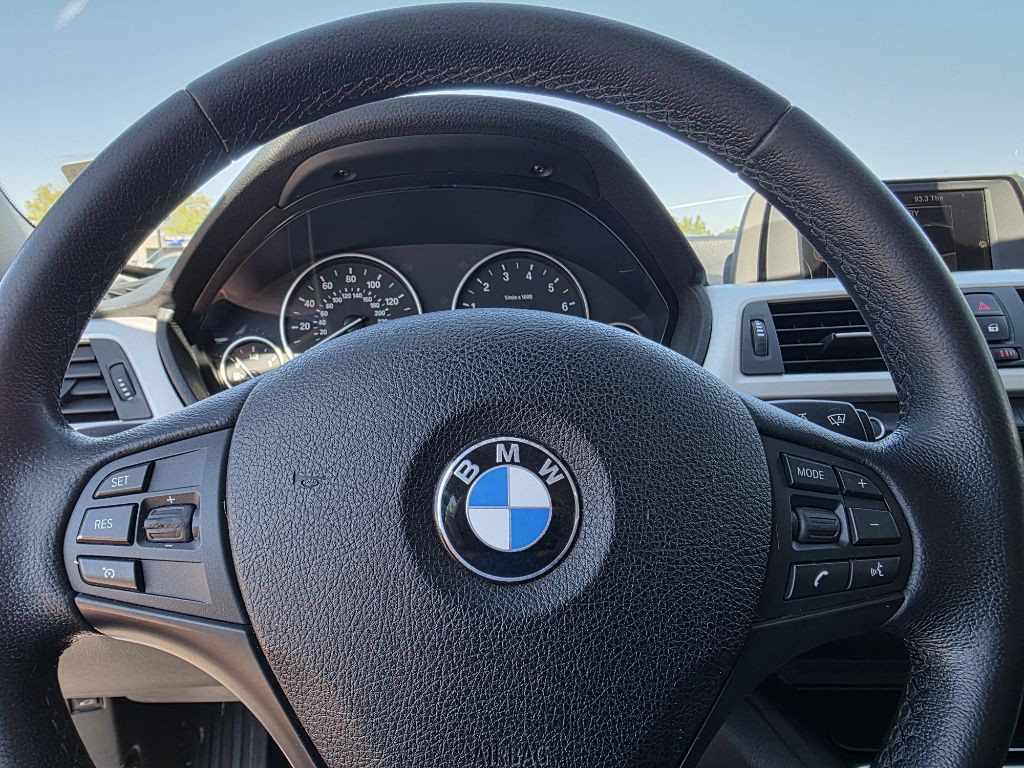 2015 BMW 3 Series Image 12