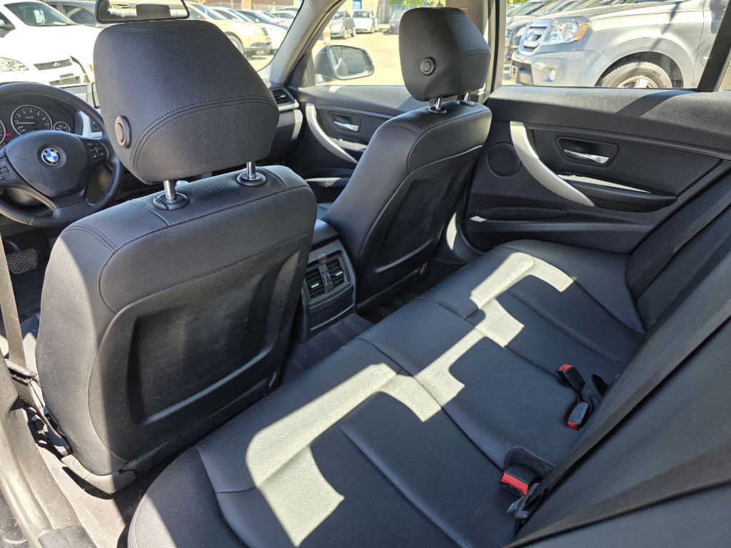 2015 BMW 3 Series Image 18