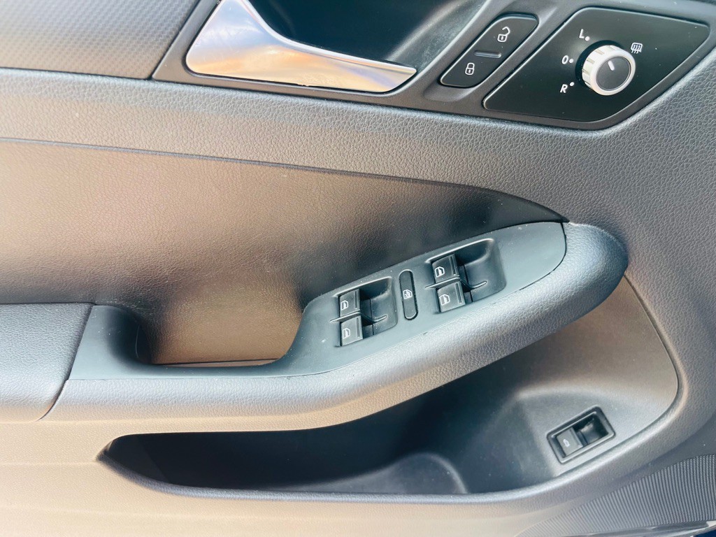 2011 Volkswagen Jetta Image 9