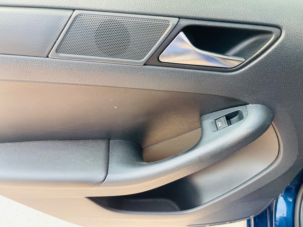 2011 Volkswagen Jetta Image 16