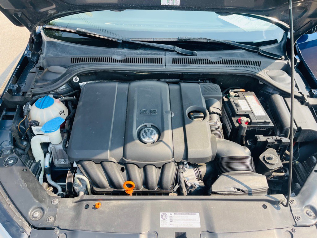2011 Volkswagen Jetta Image 25