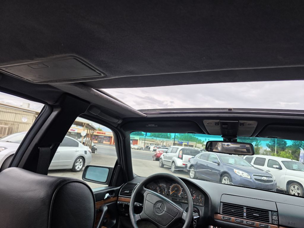 1992 Mercedes-Benz 400 Image 18