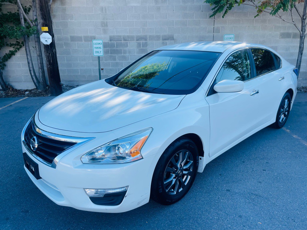 2015 Nissan Altima Image 1