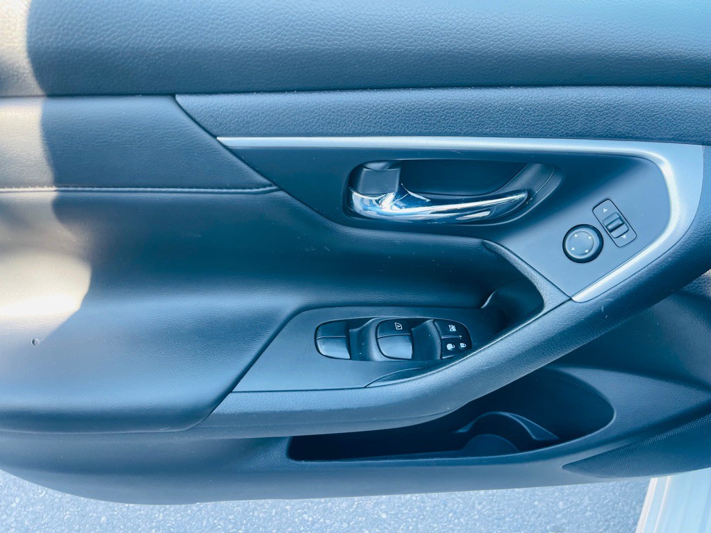 2015 Nissan Altima Image 9