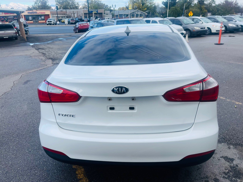 2016 Kia Forte Image 6