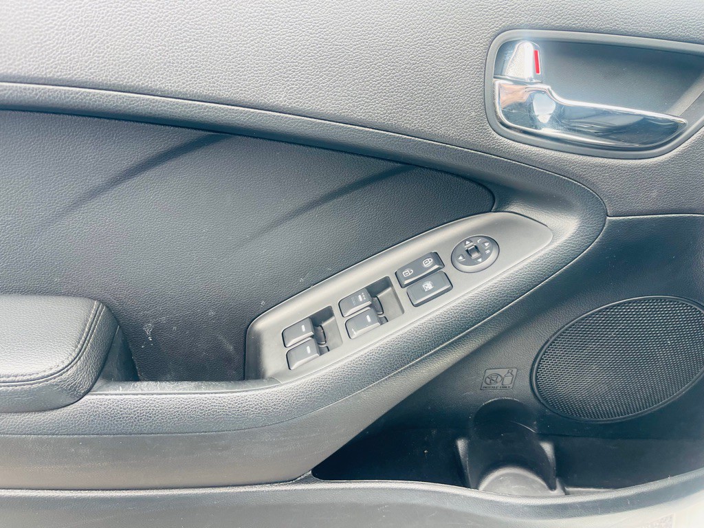 2016 Kia Forte Image 9