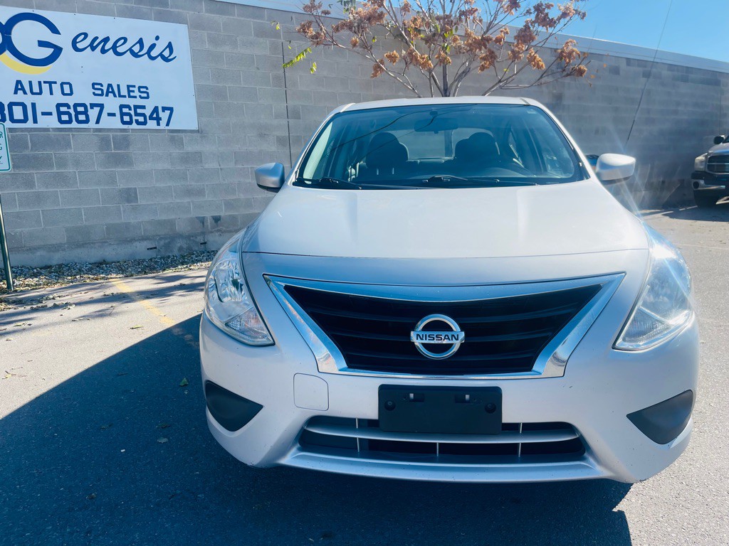 2016 Nissan Versa Image 2