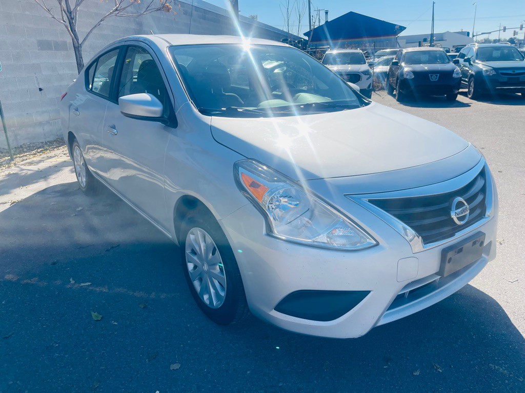 2016 Nissan Versa Image 3