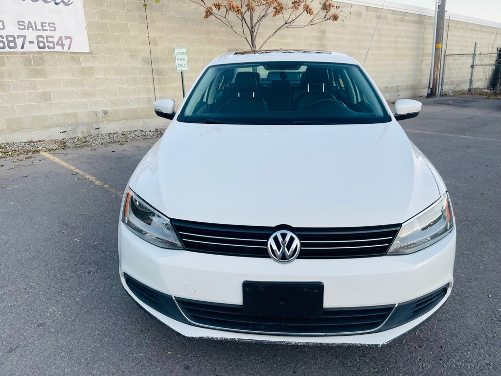 2013 Volkswagen Jetta Image 2