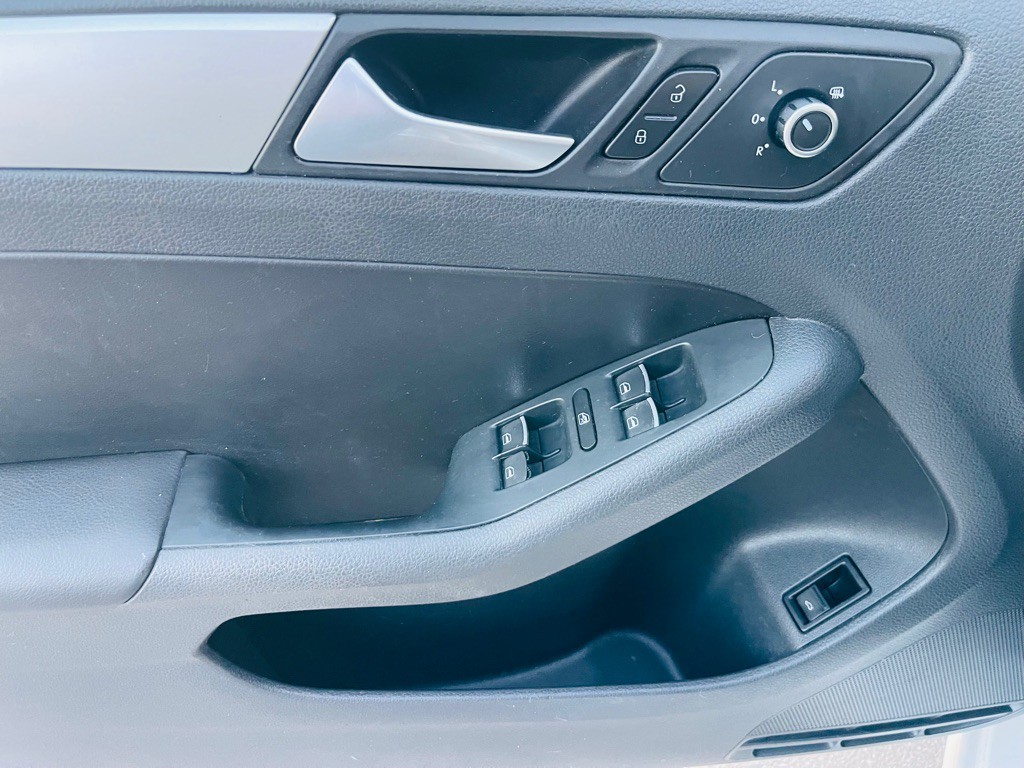 2013 Volkswagen Jetta Image 9