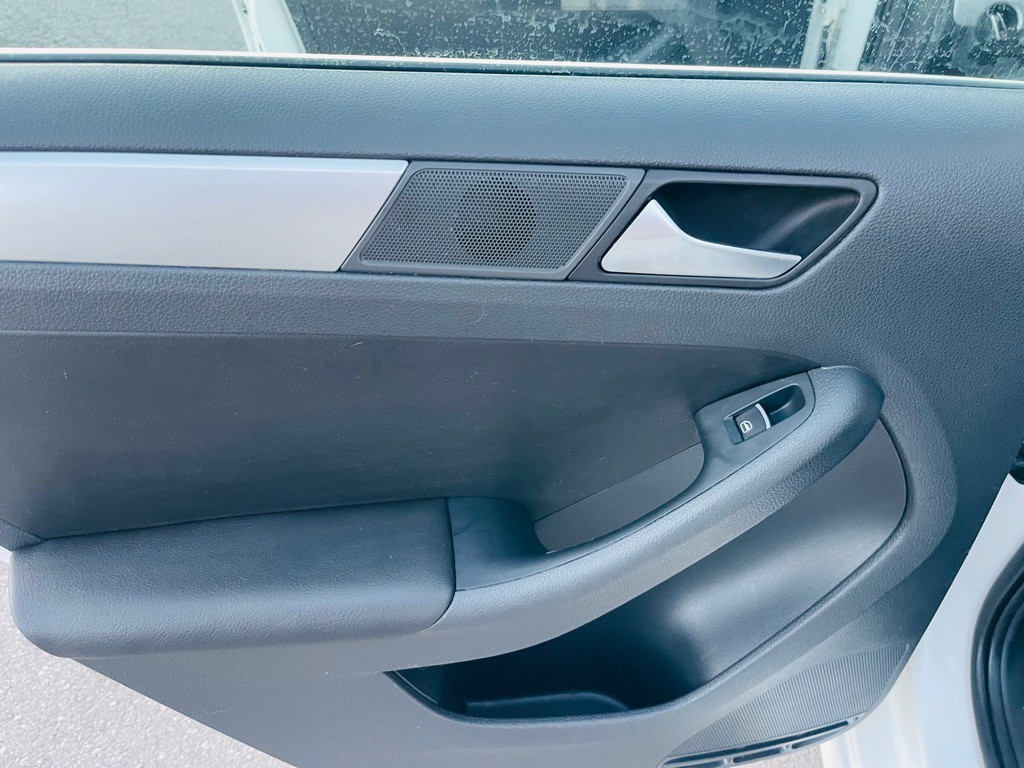 2013 Volkswagen Jetta Image 16