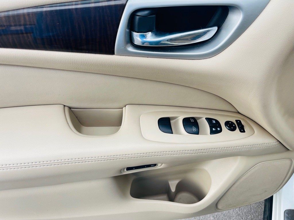 2014 Nissan Pathfinder Image 9