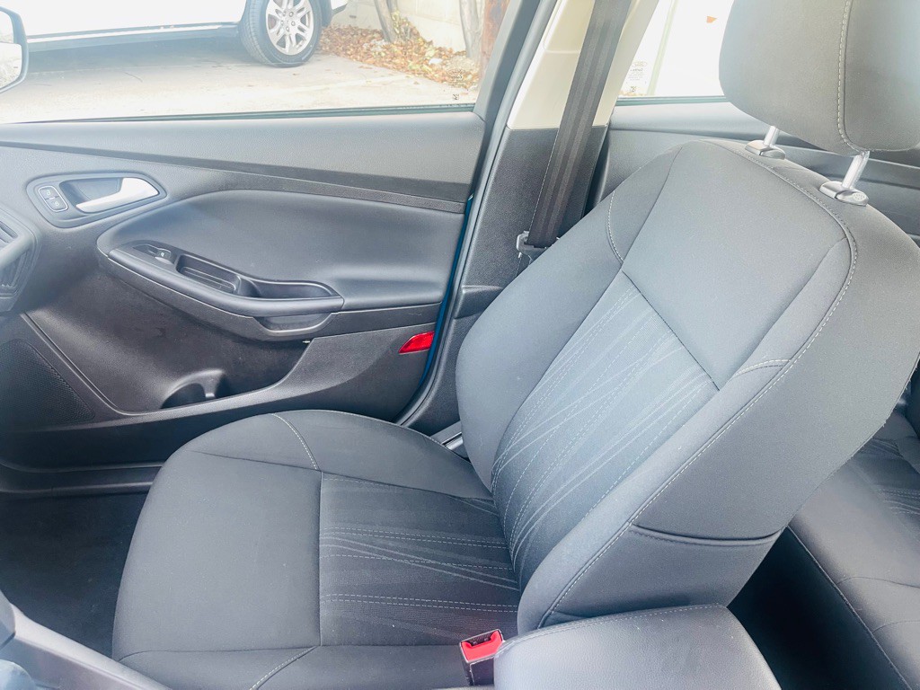 2016 Ford Focus Image 11