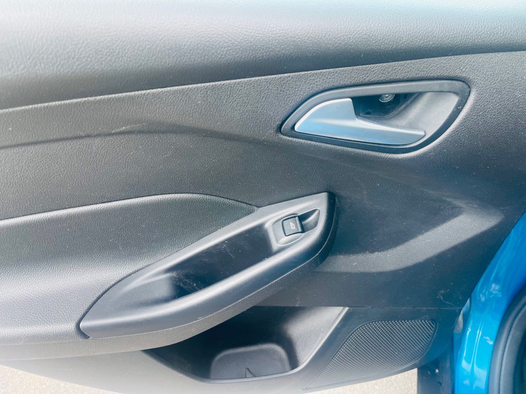 2016 Ford Focus Image 16