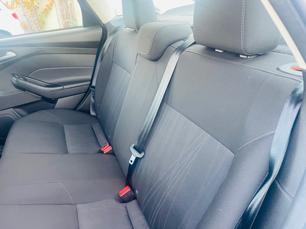 2016 Ford Focus Image 17