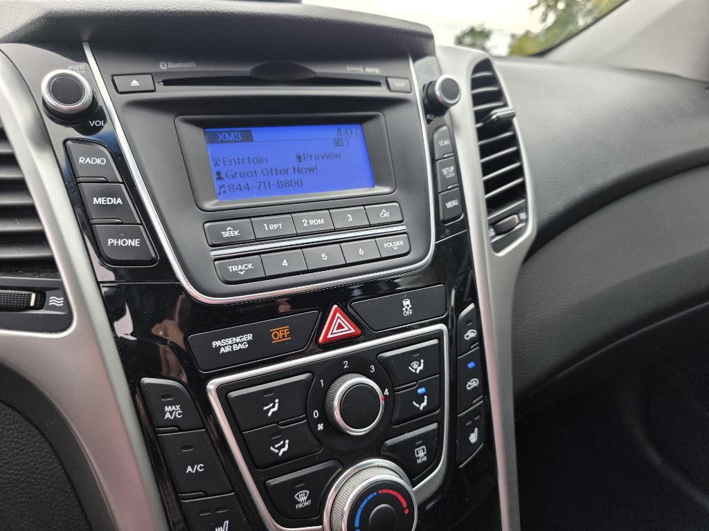 2015 Hyundai Elantra Image 16