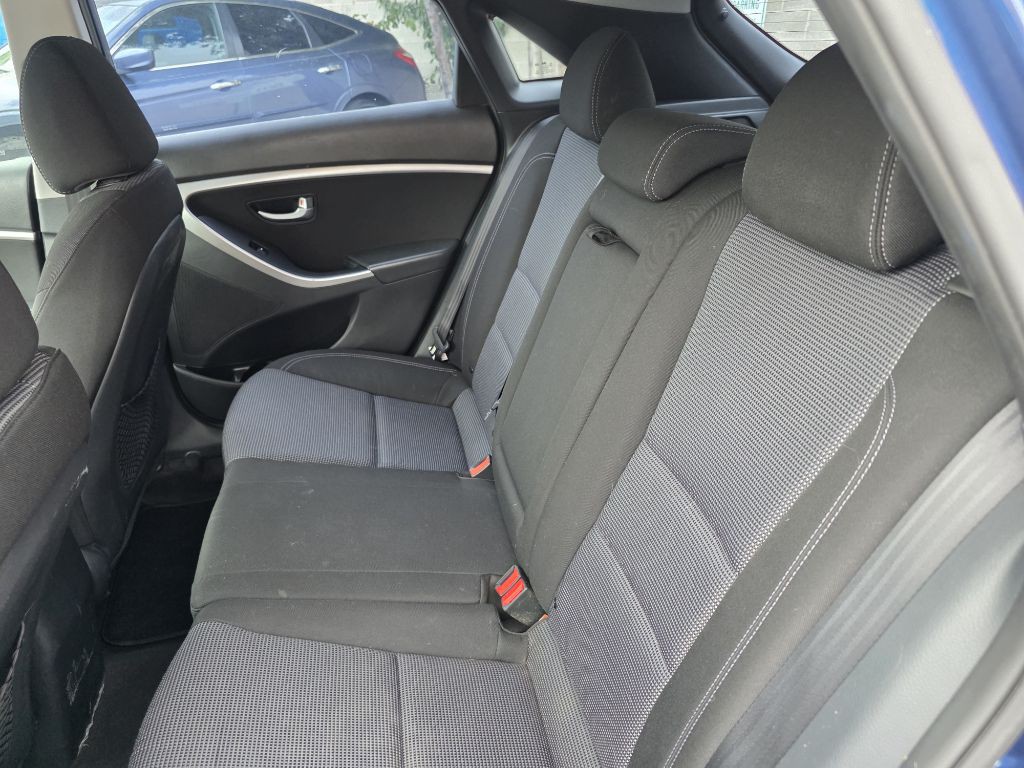 2015 Hyundai Elantra Image 17