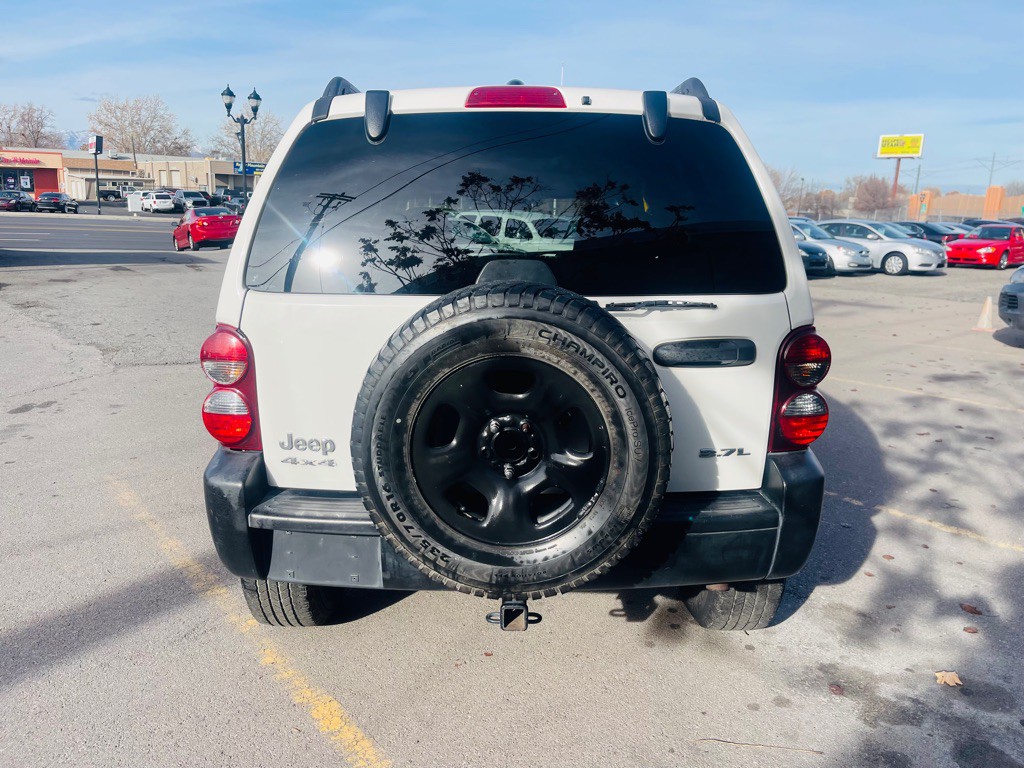 2005 Jeep Liberty Image 6