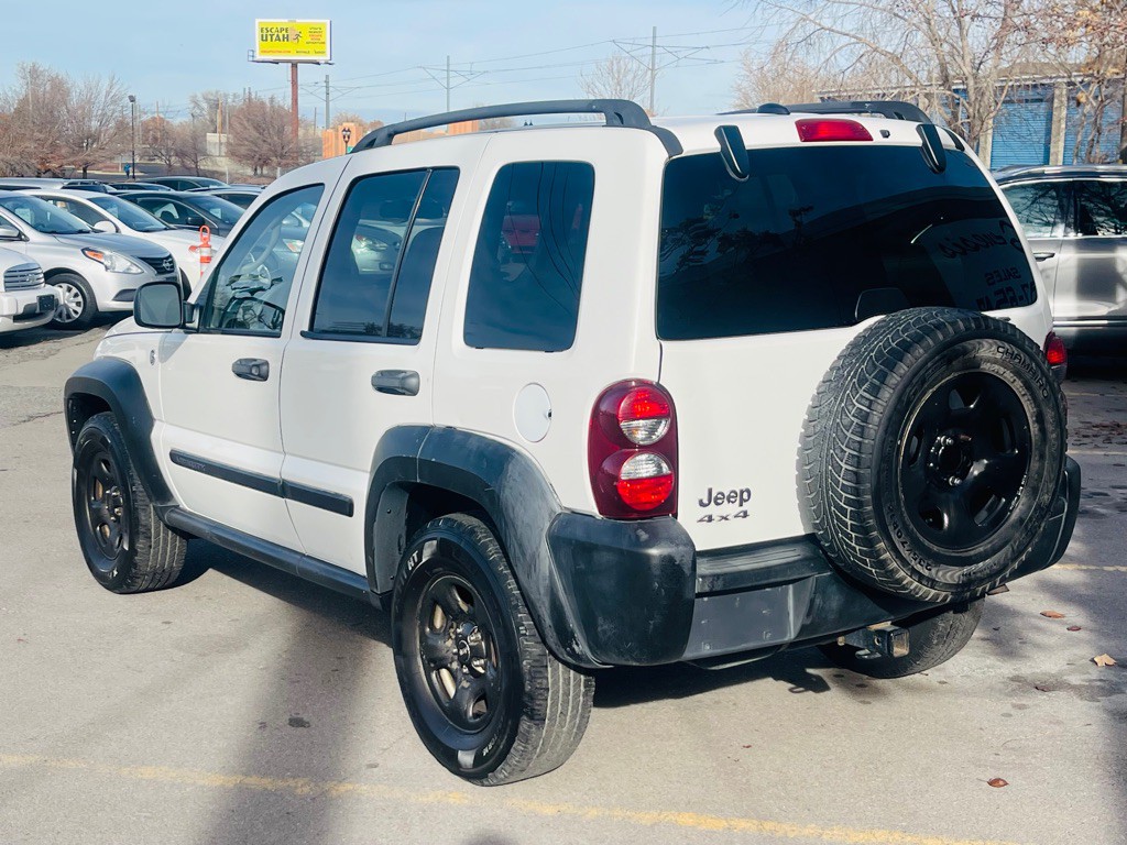 2005 Jeep Liberty Image 7